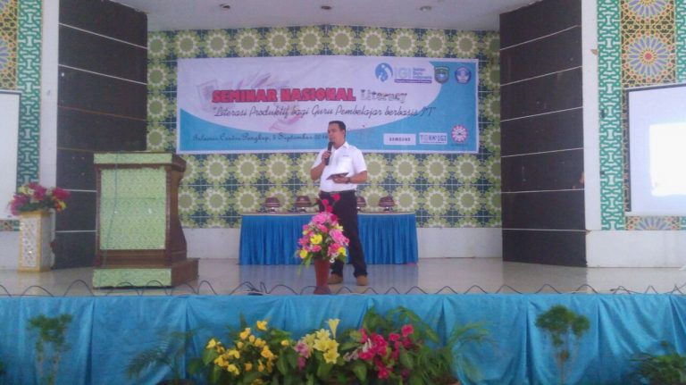 TERANGI DENGAN OBOR, JANGAN HANYA BERHARAP MENTARI DATANG MENGHAPUS KEGELAPAN