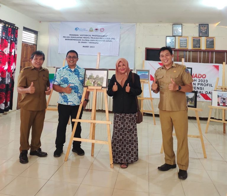 Sekjen IGI Pusat Kunjungi Pameran Historical Photography SMA Negeri 7 Manado
