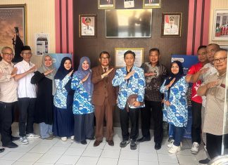 IGI Siap Kolaborasi dengan Dinas Pendidikan dan Kebudayaan Kuningan Ketua Umum IGI bersama Kepala Dinas Pendidikan dan Kebudayaan Kab. Kuningan (tengah)